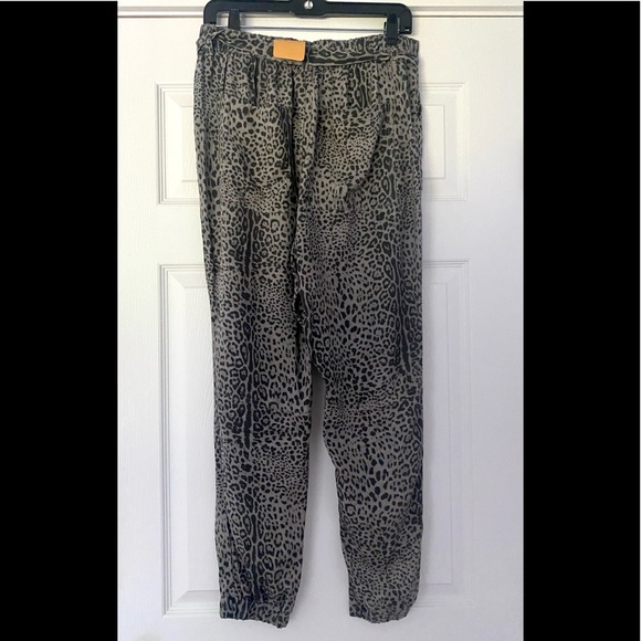 🦓 ANIMAL PRINT PANTS - Picture 3 of 4